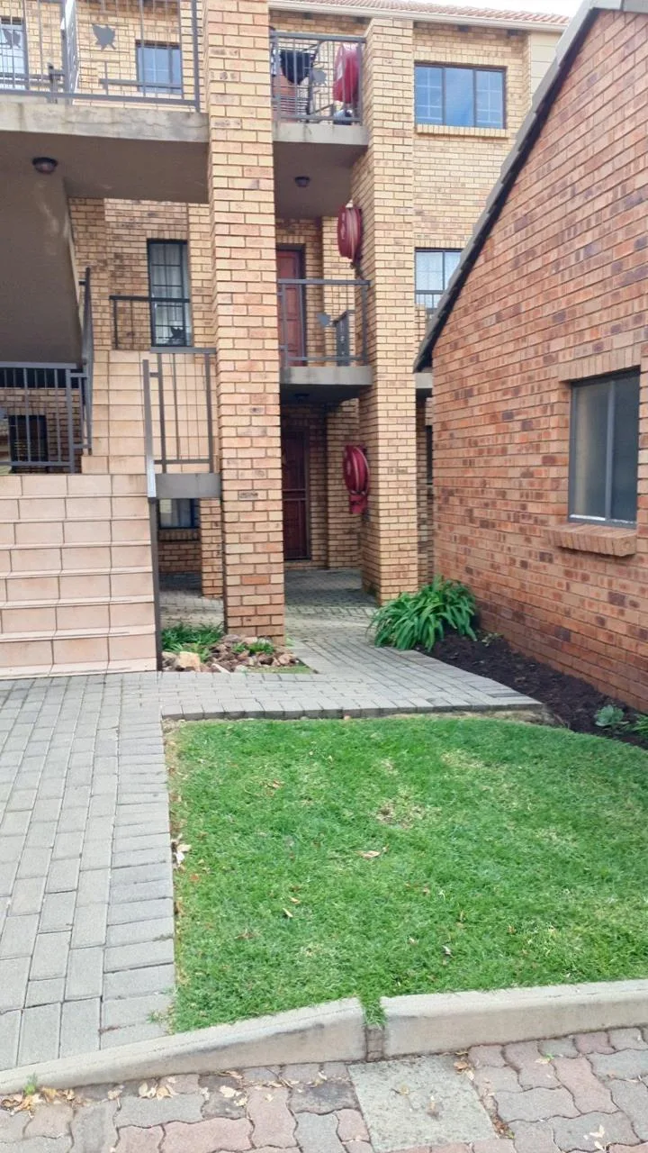 2 Bedroom Townhouse to rent in Eco Park Estate