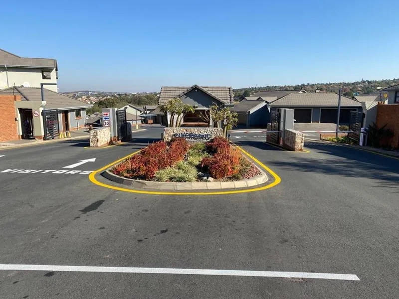 3 Bedroom Apartment / flat to rent in Kyalami Hills