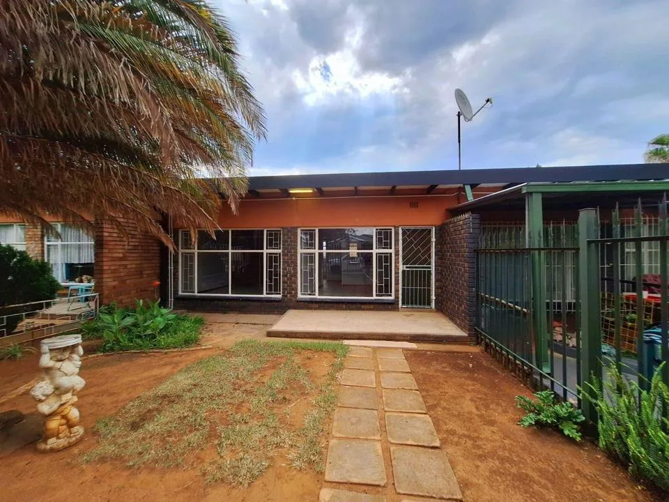 2 Bedroom Townhouse for sale in Declercqville