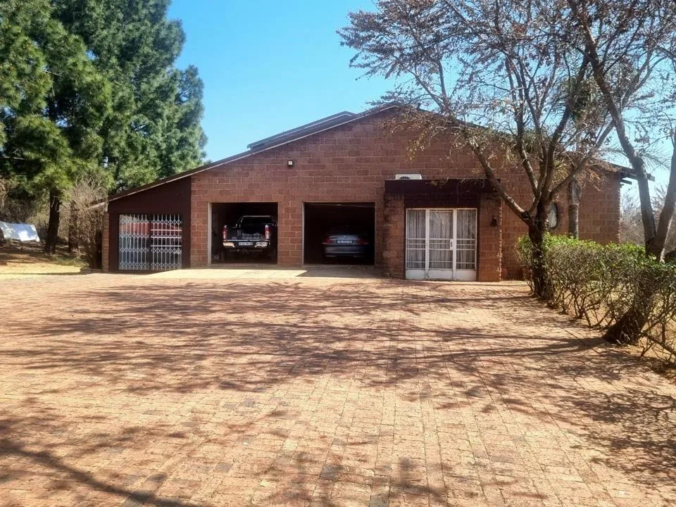 5 Bedroom House for sale in Walker Fruit Farms