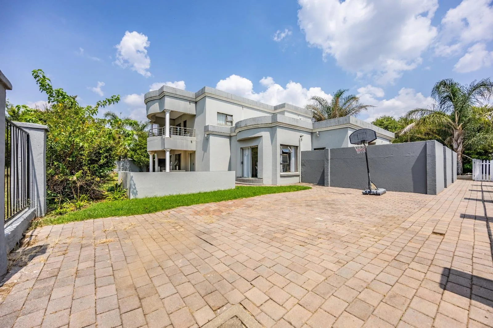 Property to rent in Silver Lakes Golf Estate