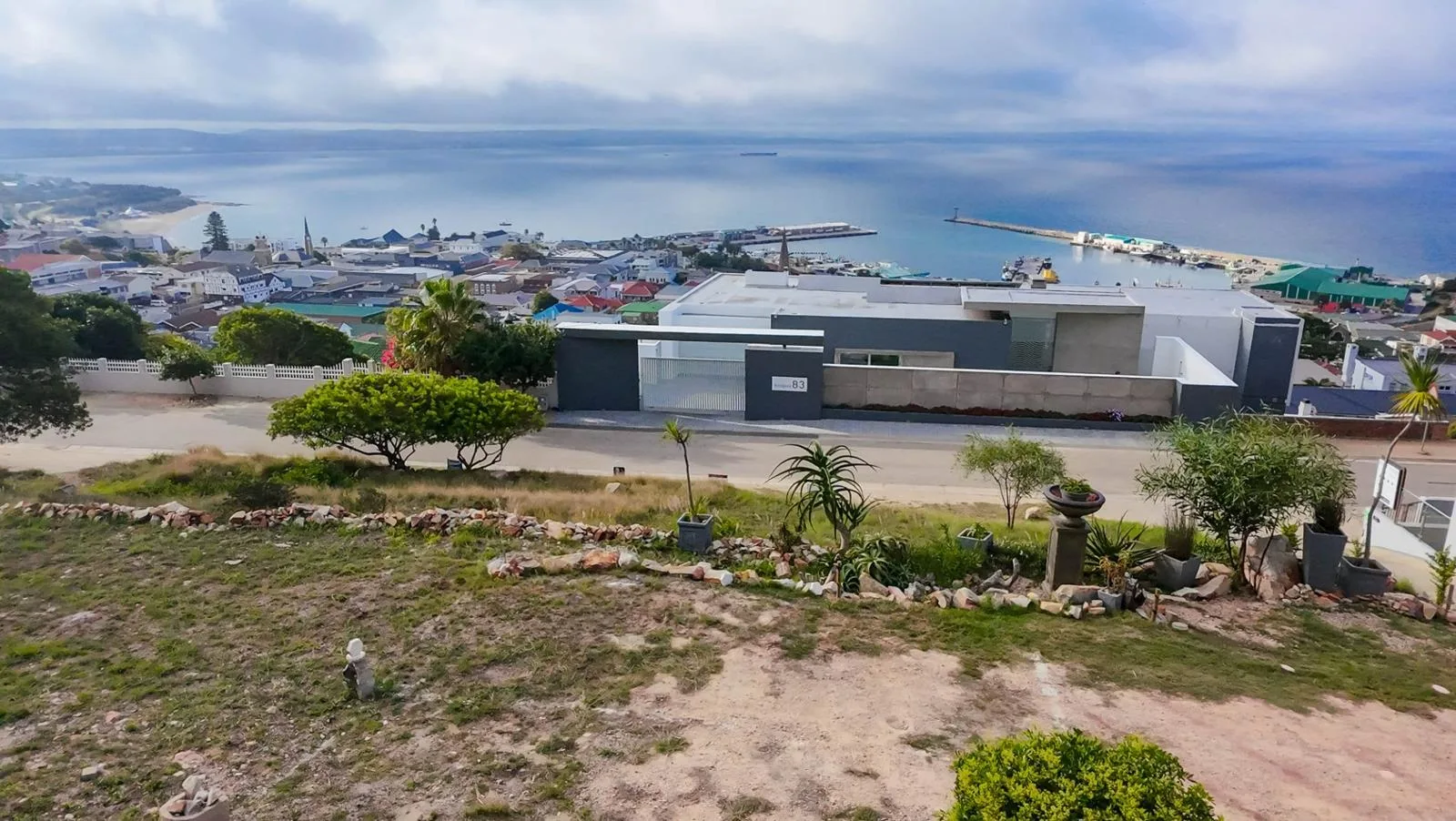 1 135 m² Land available in Mossel Bay Central