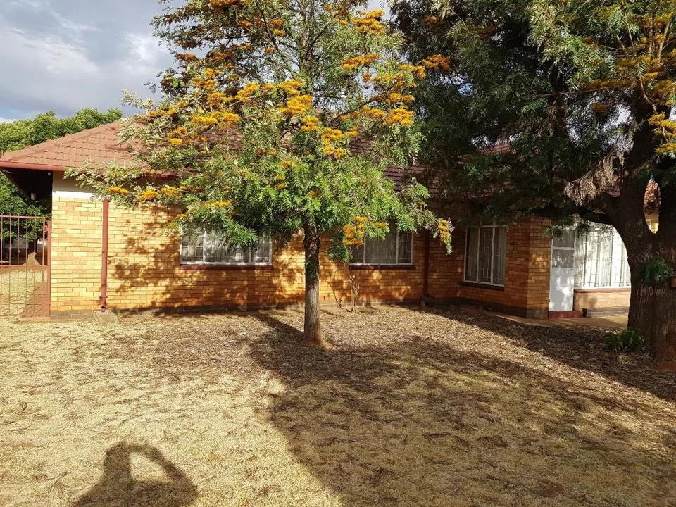 3 Bedroom House for sale in Stilfontein Ext 4