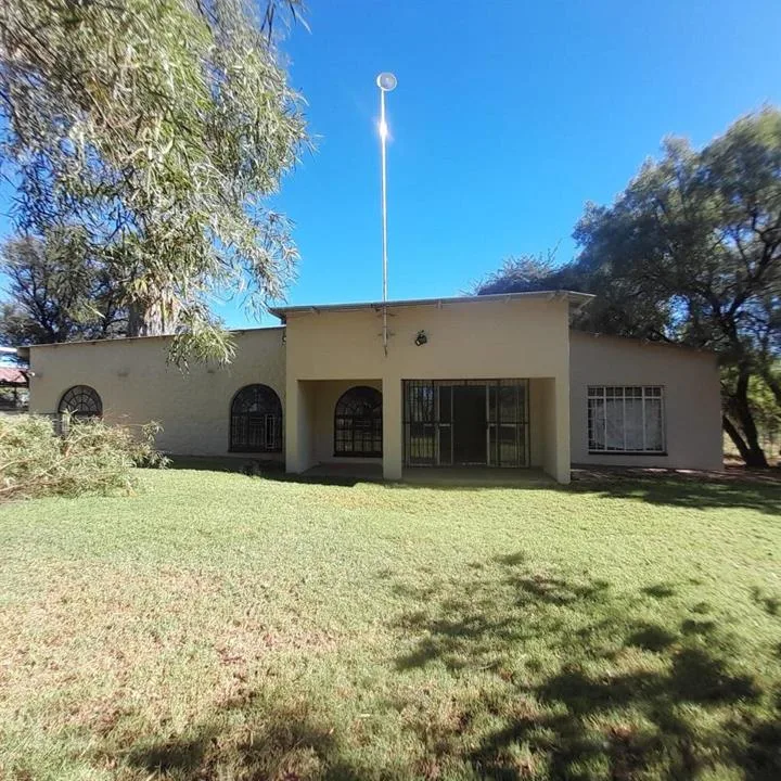 6 Bedroom House for sale in Schweizer Reneke