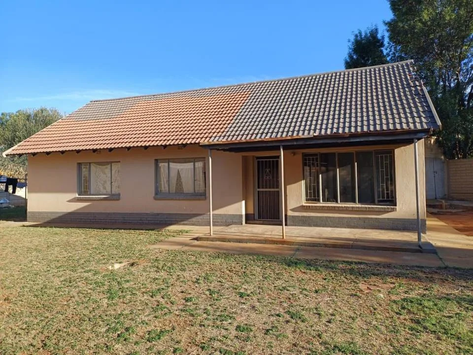 3 Bedroom House for sale in Stilfontein Ext 4