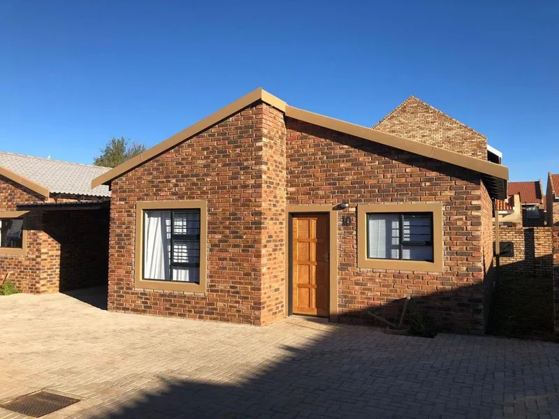 2 Bedroom Townhouse for sale in Baillie Park