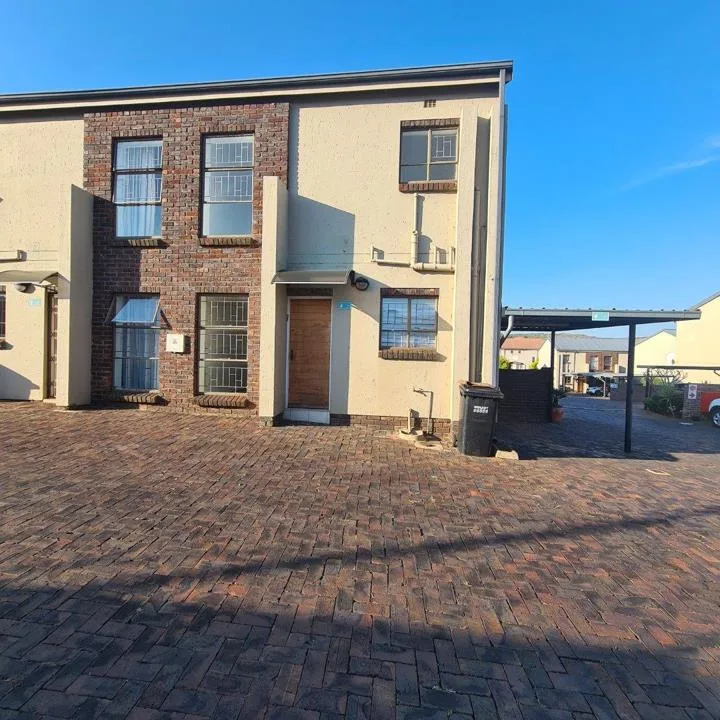 2 Bedroom Apartment / flat to rent in Noordheuwel