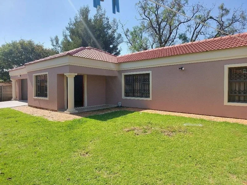 2 Bedroom House to rent in Dawn Park