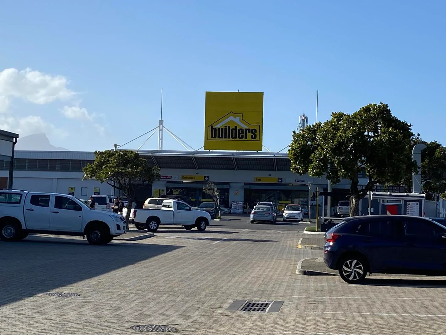 250 m² Retail Space in Tokai