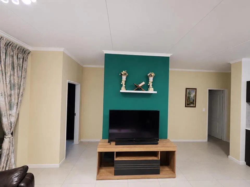 3 Bedroom Apartment / flat to rent in Greenstone Hill