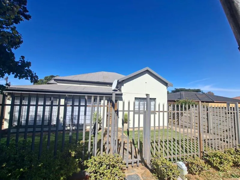 3 Bedroom House to rent in Krugersdorp North