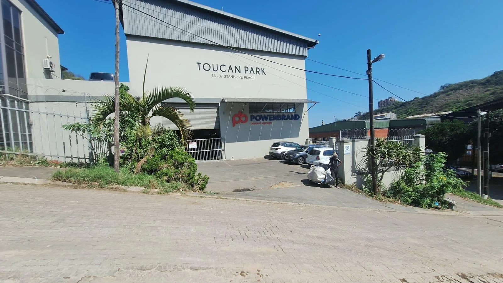 1 150 m² Industrial space in Briardene