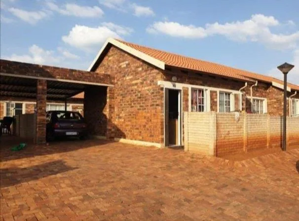 2 Bedroom House to rent in The Orchards