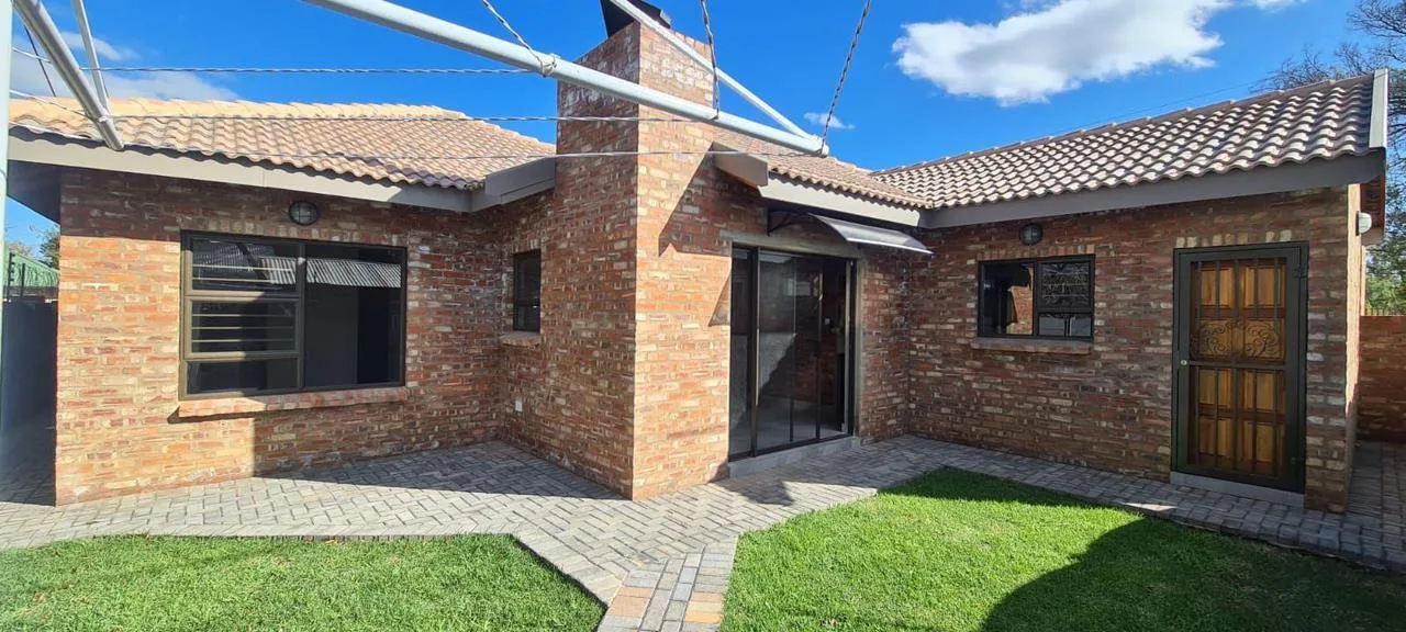 2 Bedroom Townhouse for sale in Potchefstroom Central