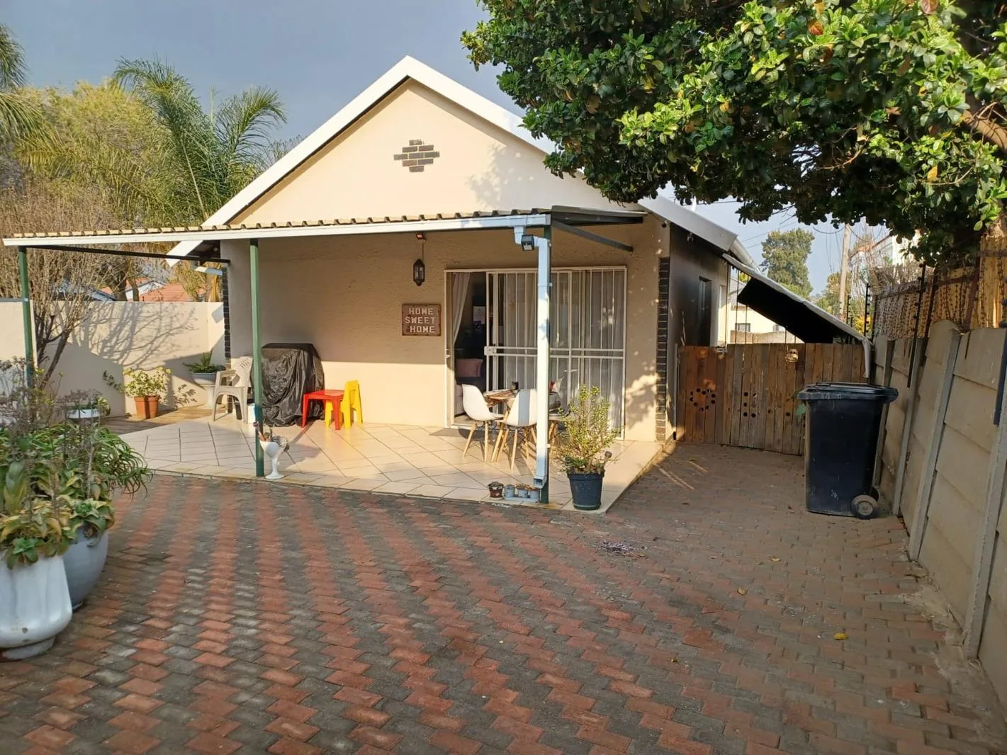 Property to rent in Brackendowns