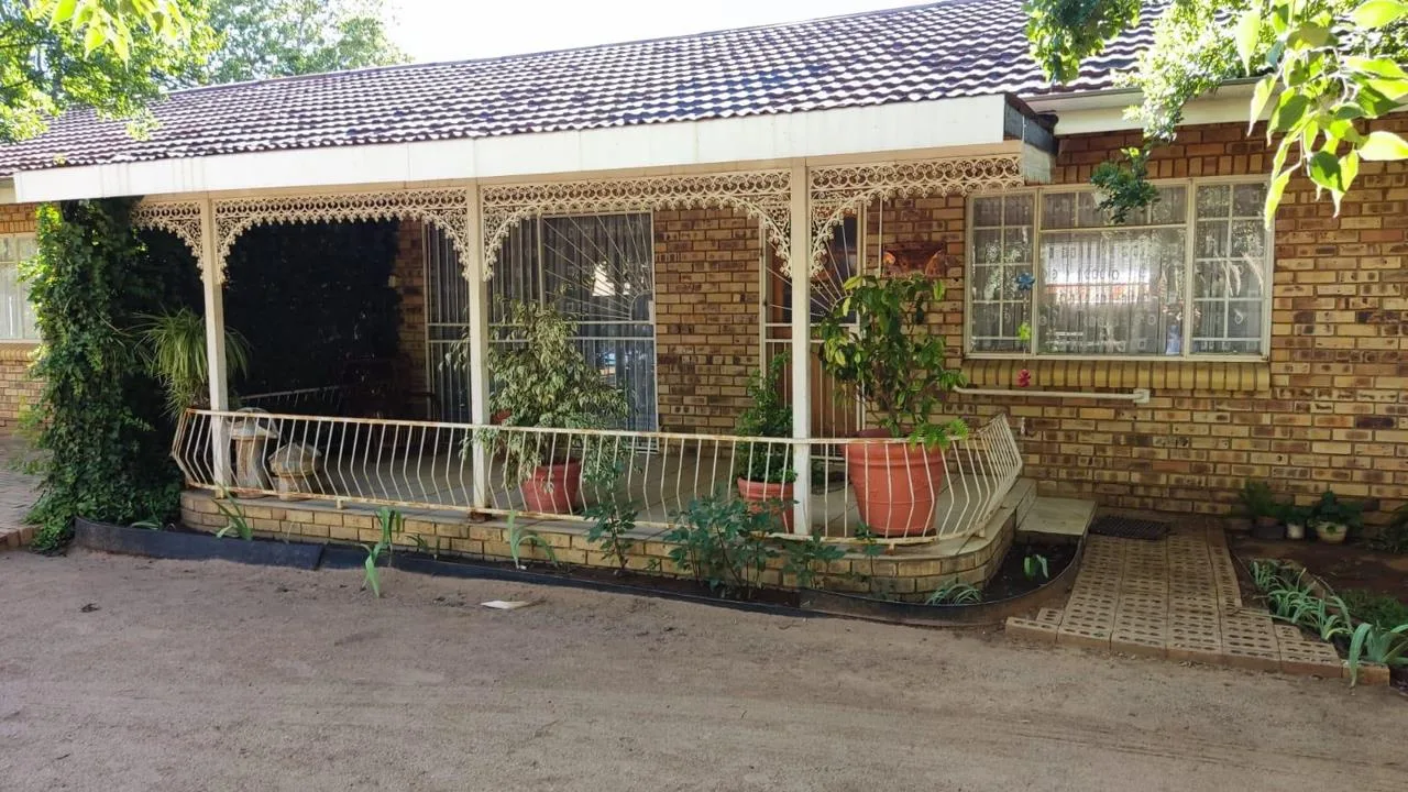 7 Bedroom House for sale in Meiringspark