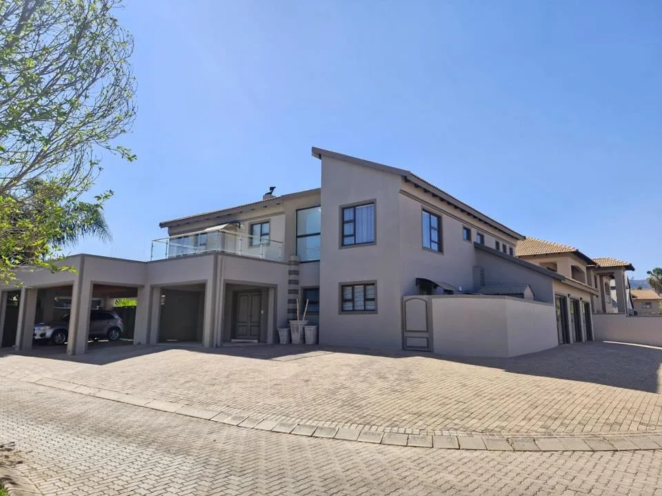 7 Bedroom House for sale in Melodie