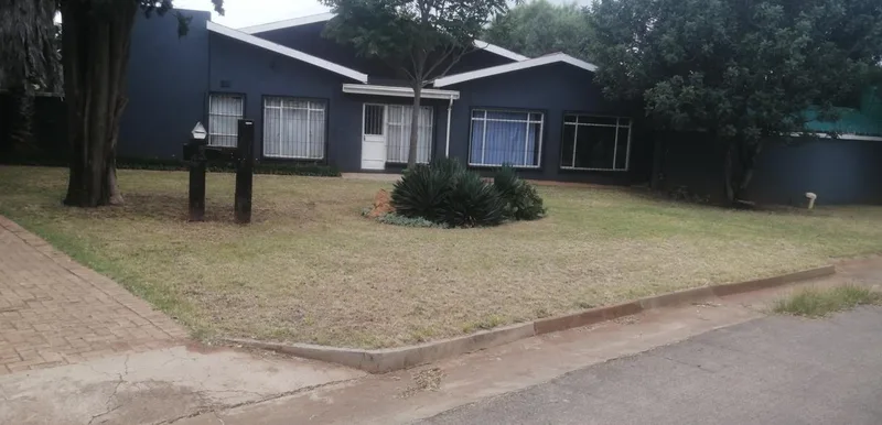 3 Bedroom House for sale in Hartbeesfontein