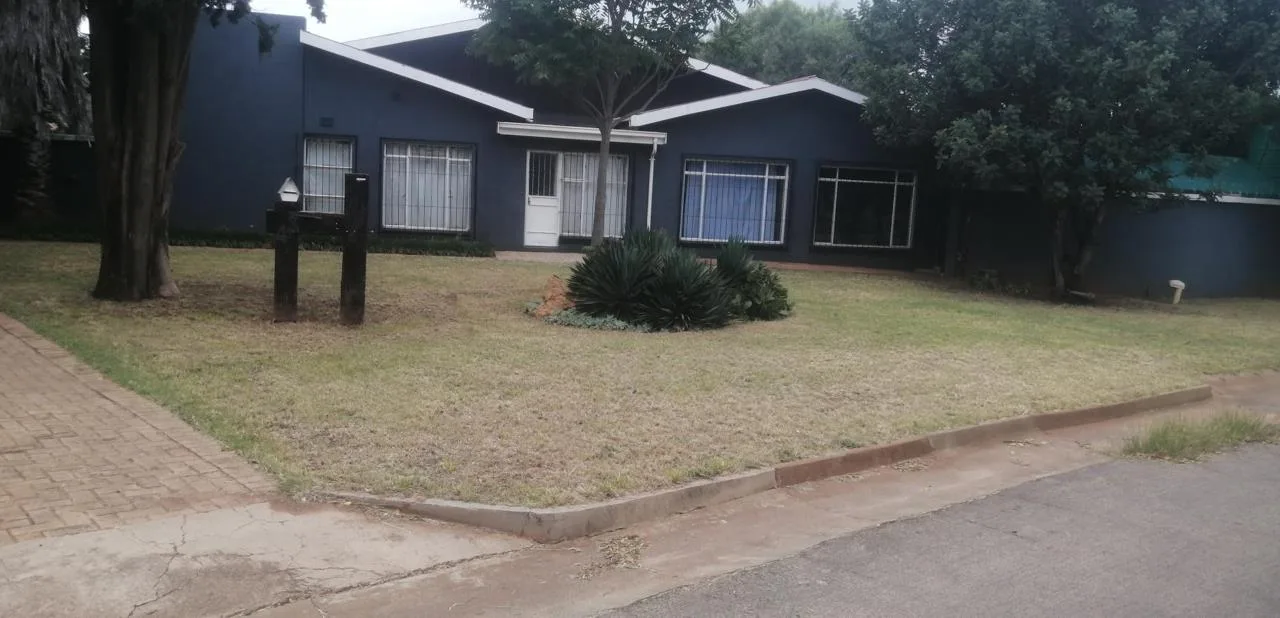 3 Bedroom House for sale in Hartbeesfontein
