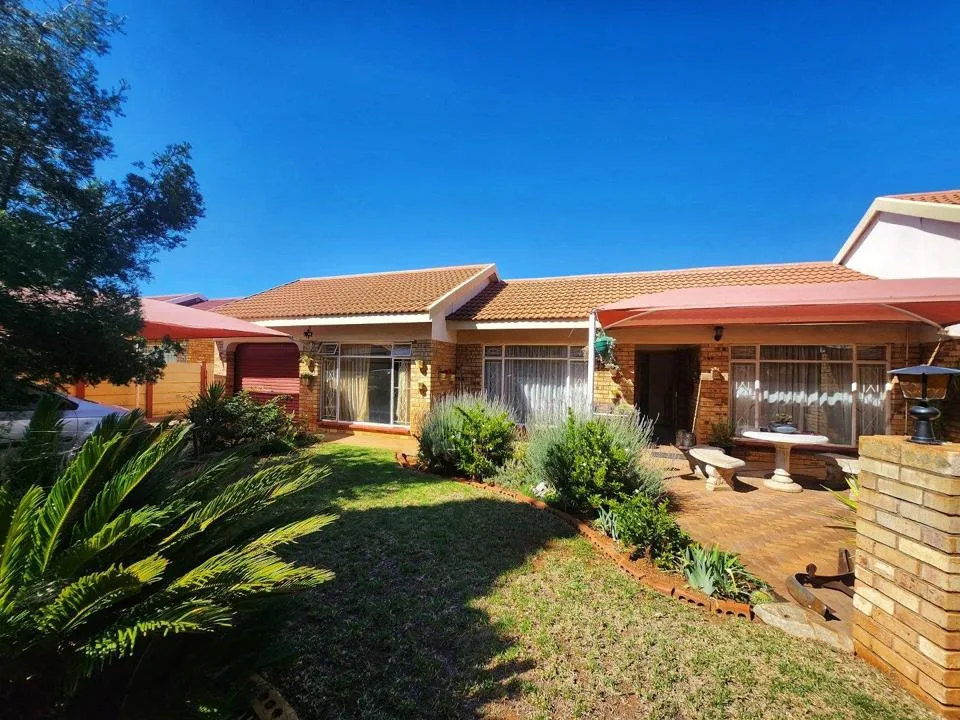3 Bedroom House for sale in Stilfontein Ext 4