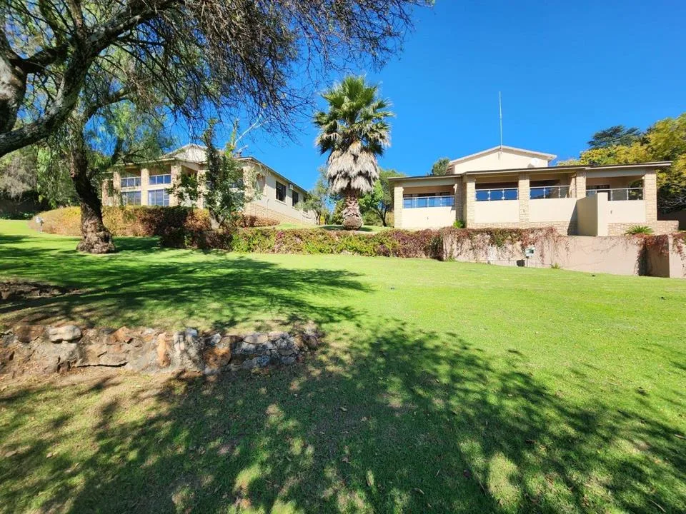 5 Bedroom House for sale in Lindequesdrif
