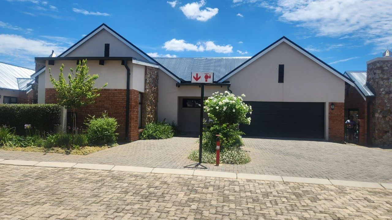 3 Bedroom House for sale in De Land Estate