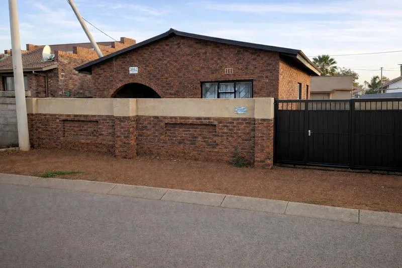 2 Bedroom House for sale in Orange Farm