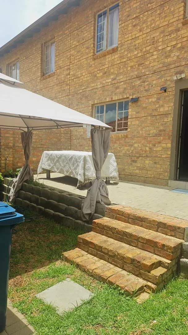 3 Bedroom Apartment / flat to rent in Kosmosdal