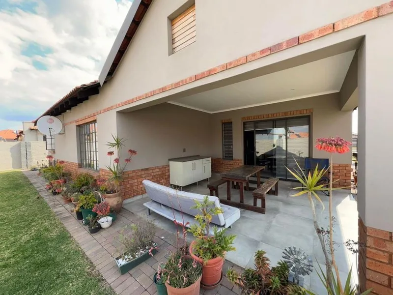 4 Bedroom House for sale in Waterkloof East