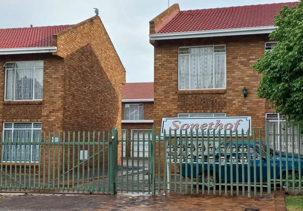 2 Bedroom Townhouse for sale in Potchefstroom Central