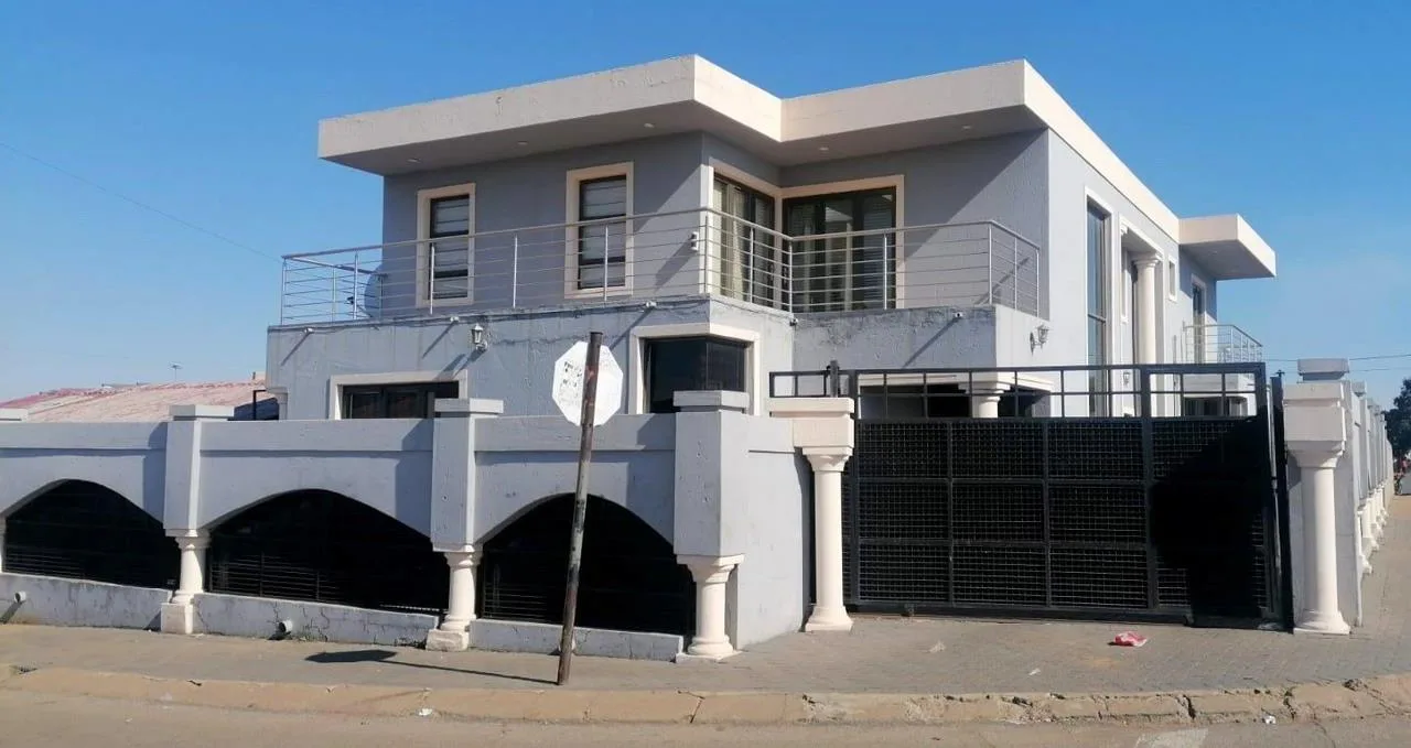 4 Bedroom House to rent in Dhlamini