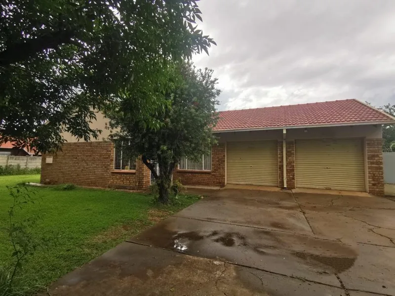 3 Bedroom House for sale in Meiringspark