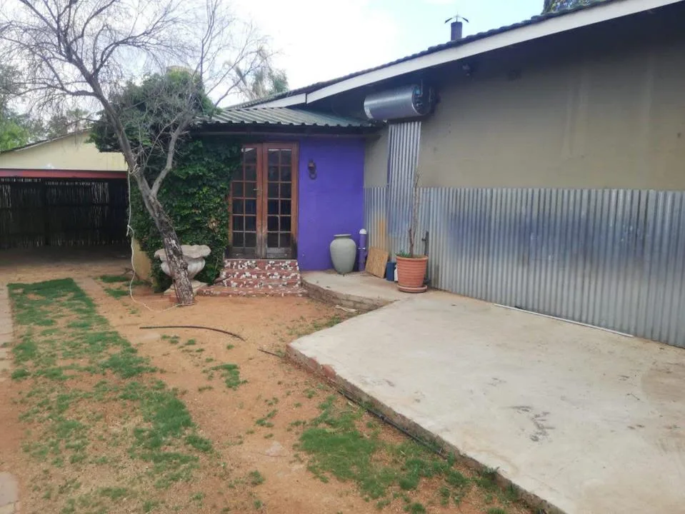 2 Bedroom House for sale in Elandsheuwel