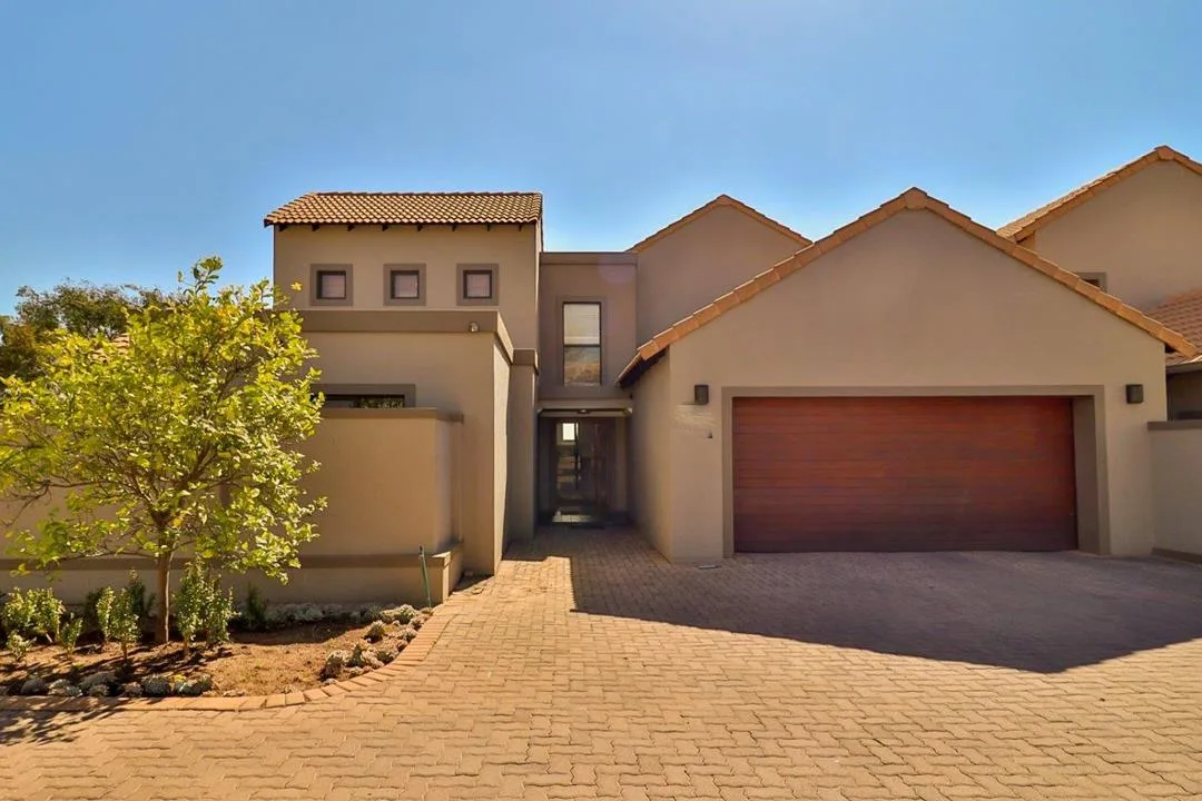 3 Bedroom Townhouse to rent in Midstream Estate