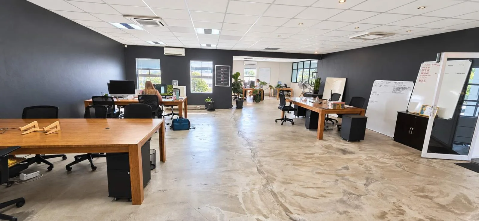 145 m² Office Space in Westlake