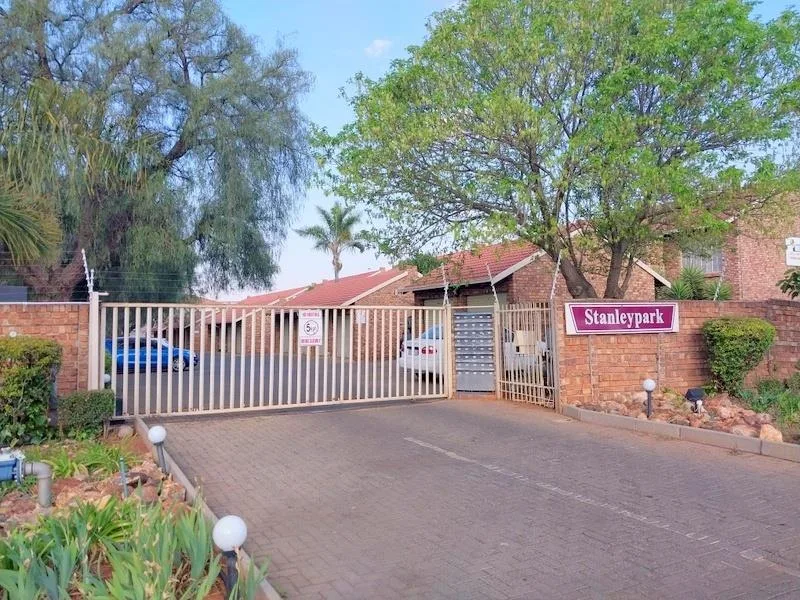 2 Bedroom Townhouse in Pierre van Ryneveld