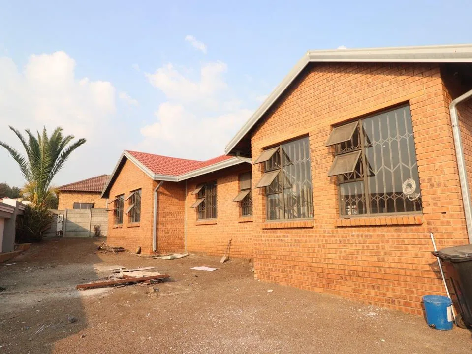 3 Bedroom House to rent in Esther Park