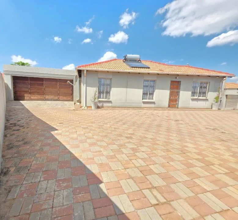 3 Bedroom House to rent in Rosslyn