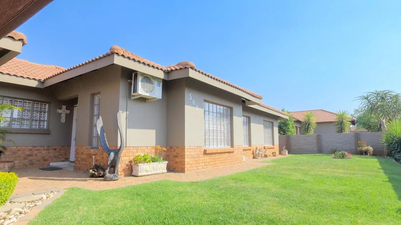 3 Bedroom House for sale in Waterkloof AH