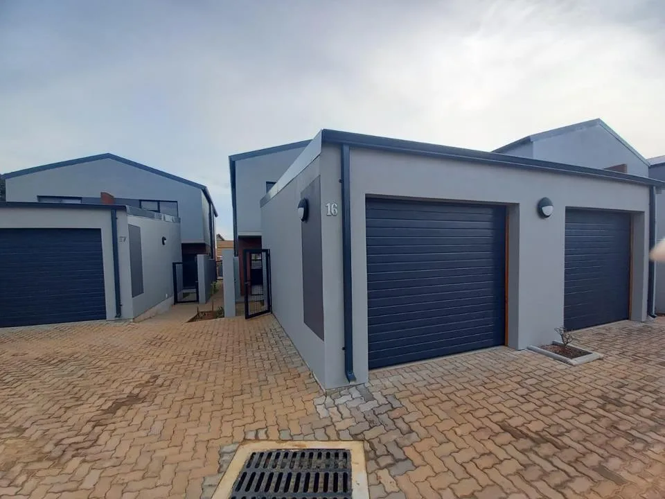 2 Bedroom Townhouse to rent in Olympus AH