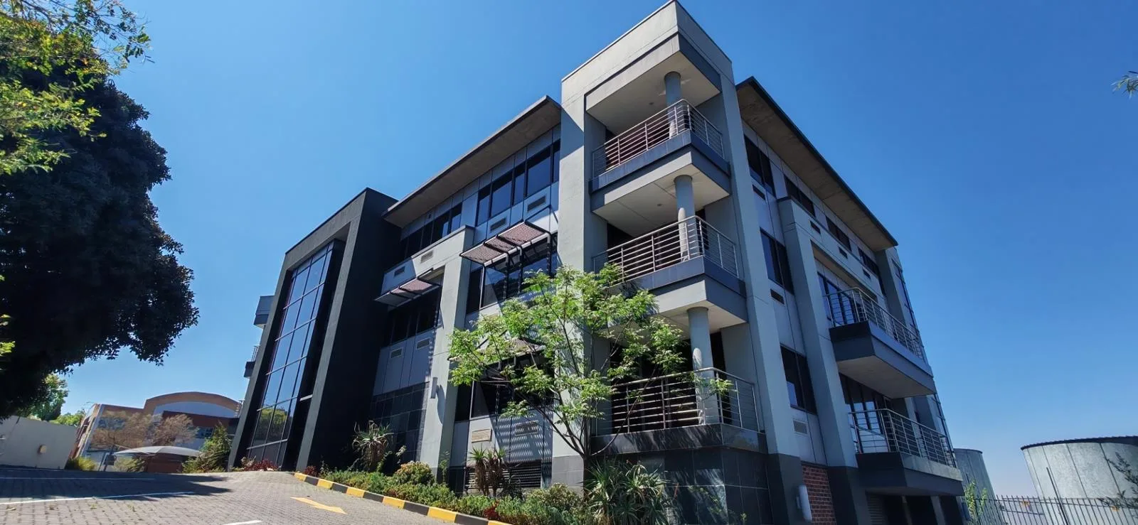 1 663 m² Office Space in Randjespark
