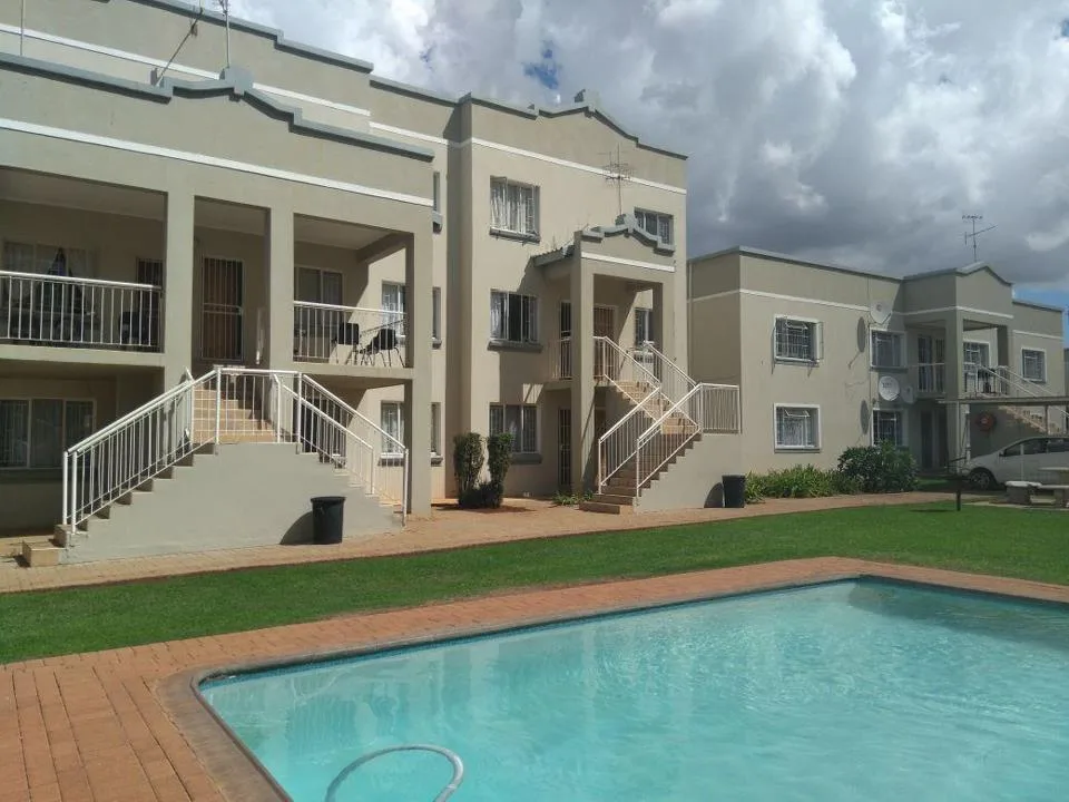 3 Bedroom Townhouse for sale in Die Bult