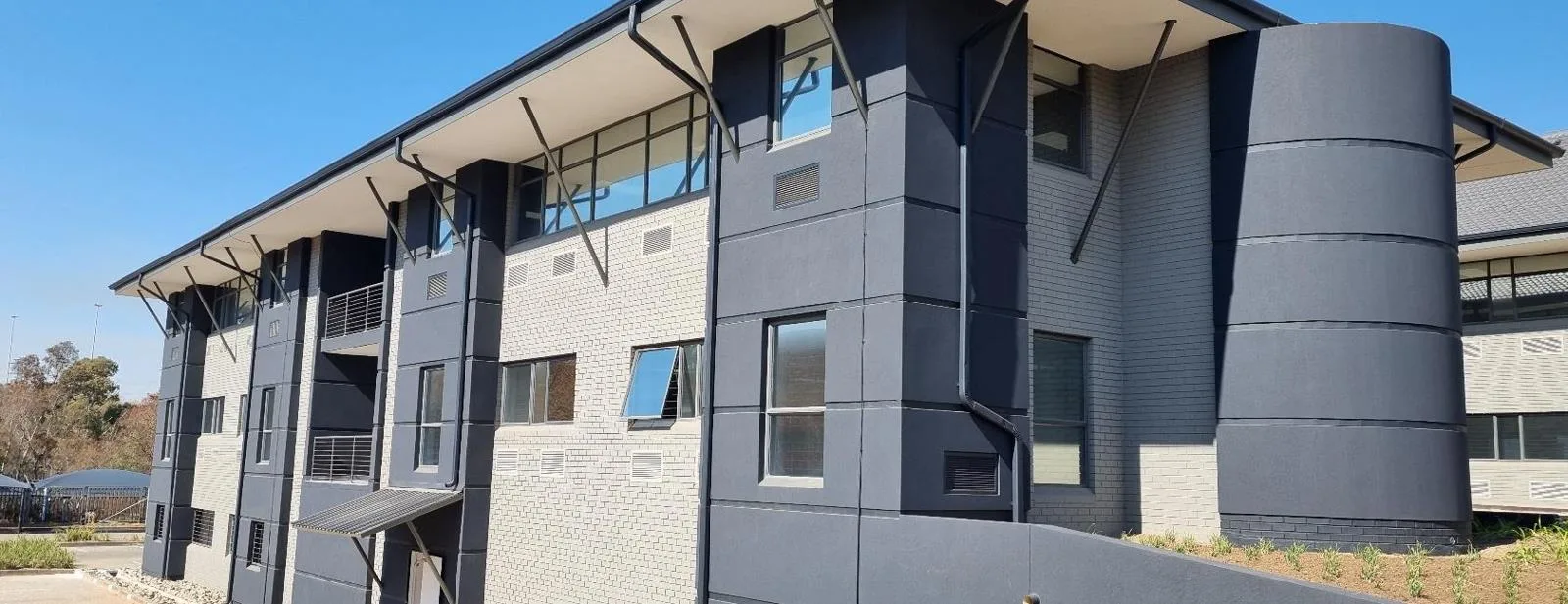9 901 m² Office Space in Waterfall