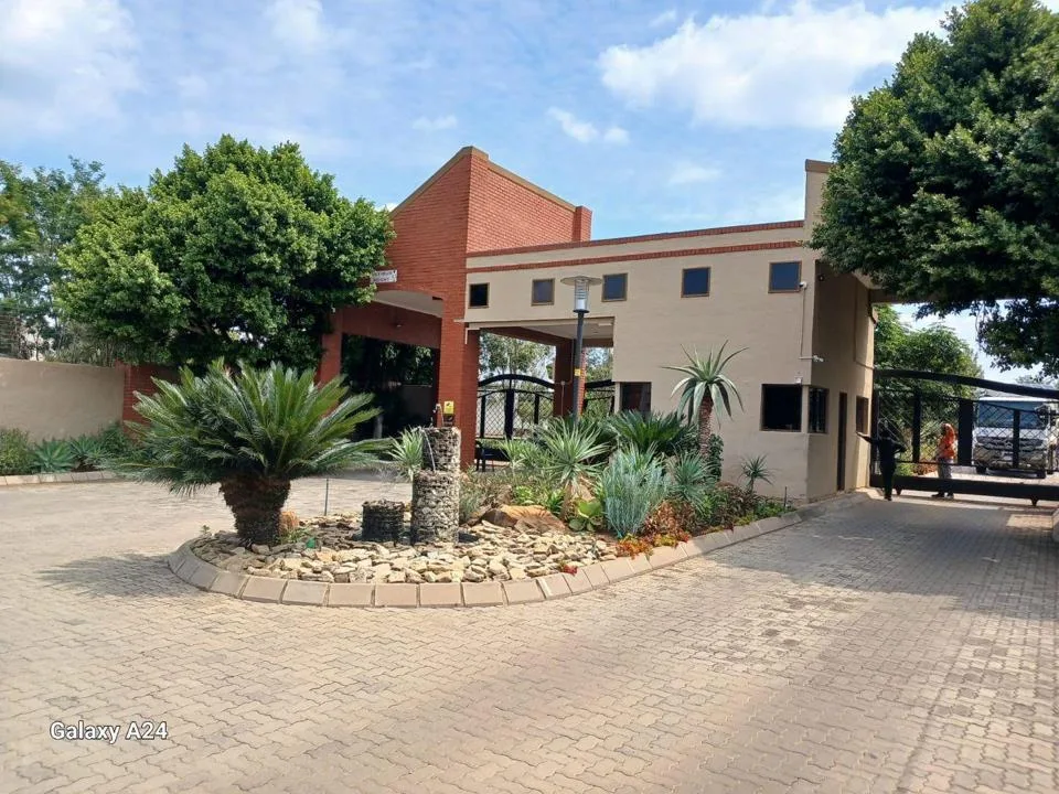 2 Bedroom House for sale in Waterval East