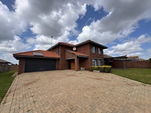 4 Bedroom House for sale in Baillie Park