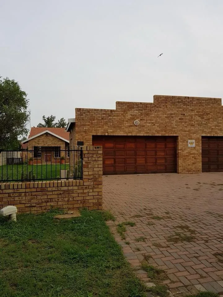 2 Bedroom Townhouse for sale in Flamwood