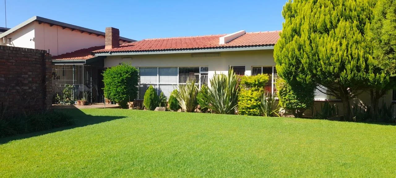 5 Bedroom House for sale in Meiringspark