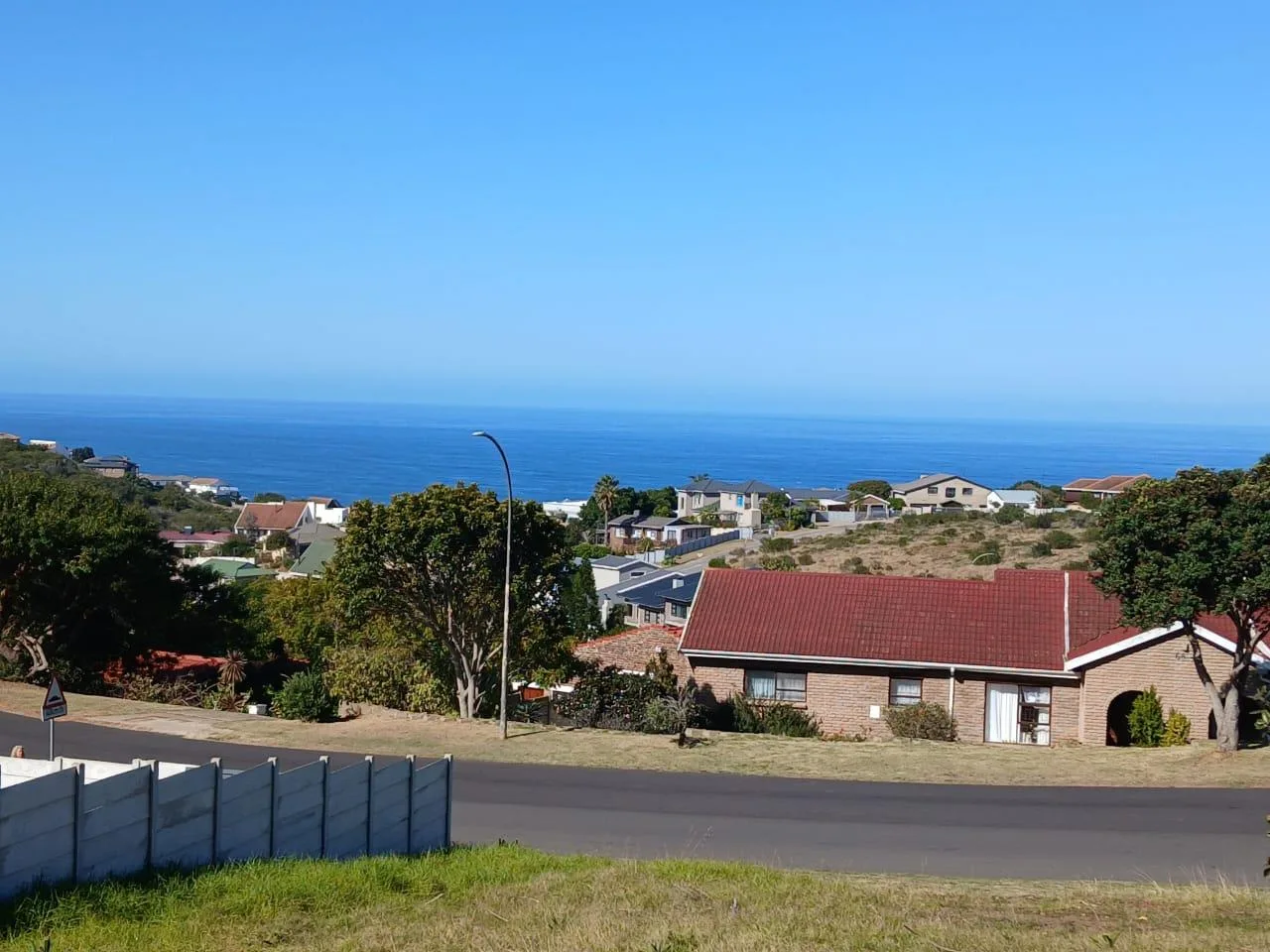 975 m² Land available in Dana Bay