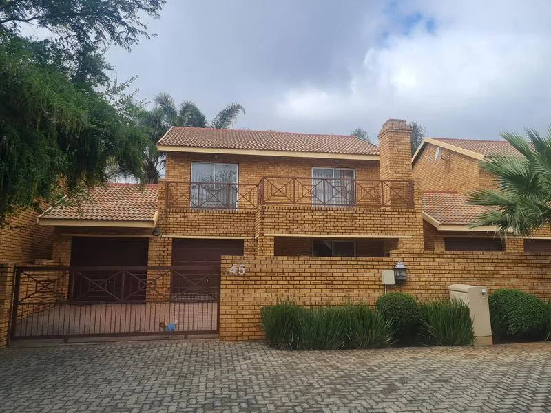 3 Bedroom Townhouse to rent in Ruimsig