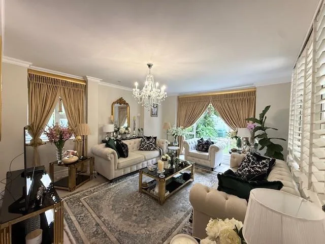 3 Bedroom Apartment / flat to rent in Hyde Park